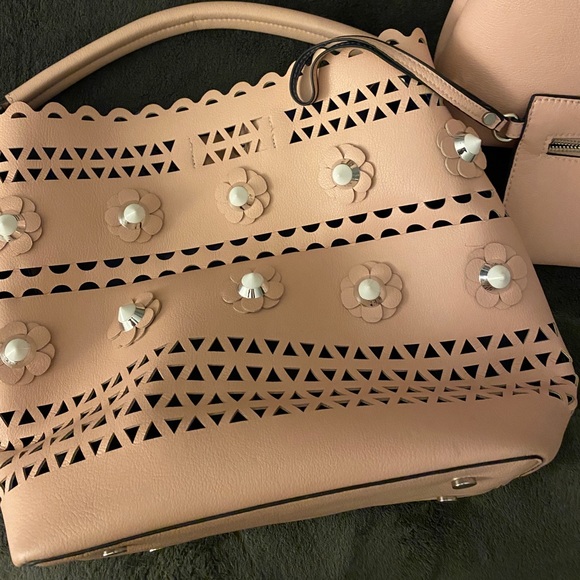 Spring purse with makeup bag and wristlet. - Picture 2 of 2